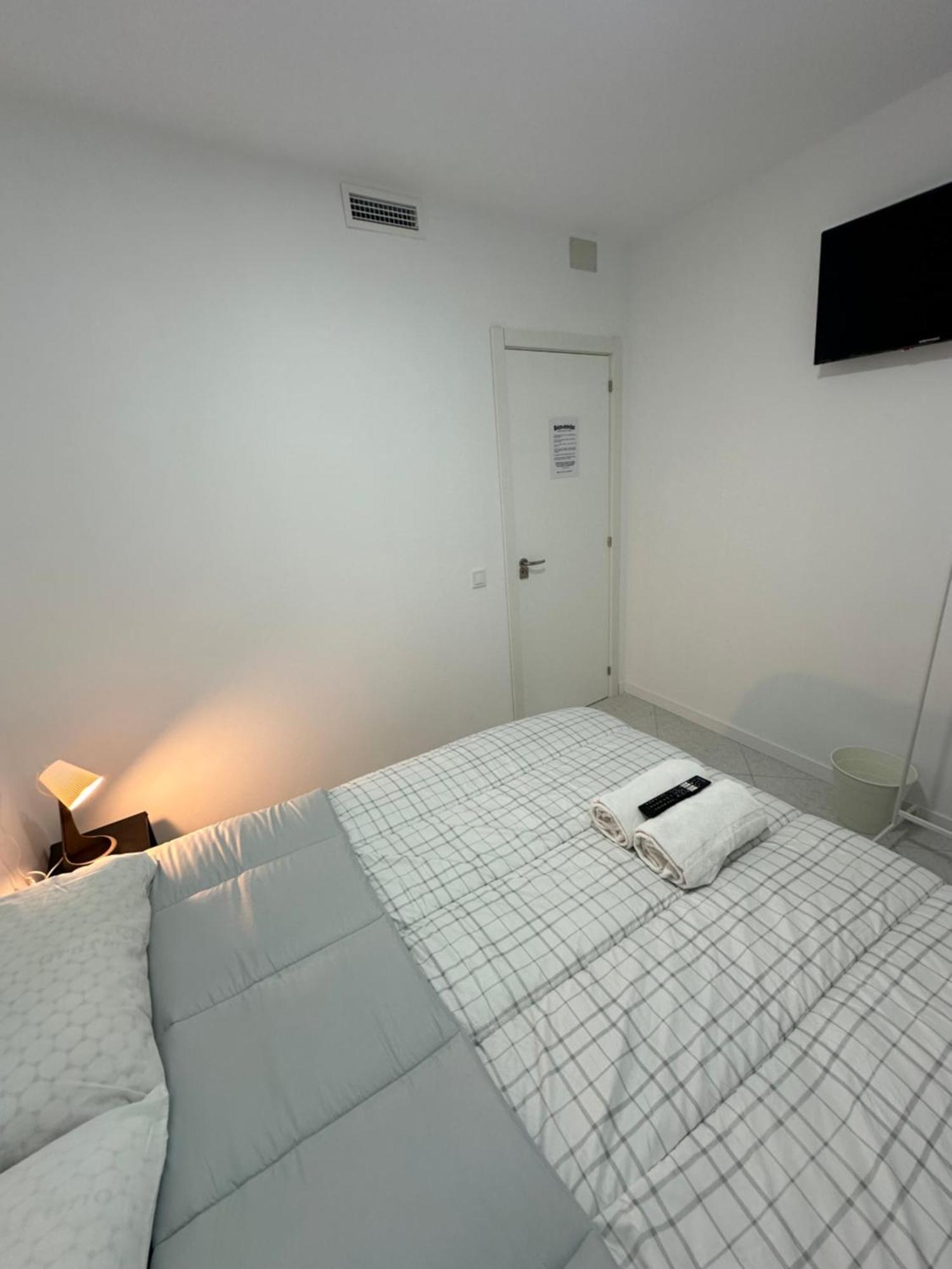 Rooms Mediavilla Madrid Exterior foto