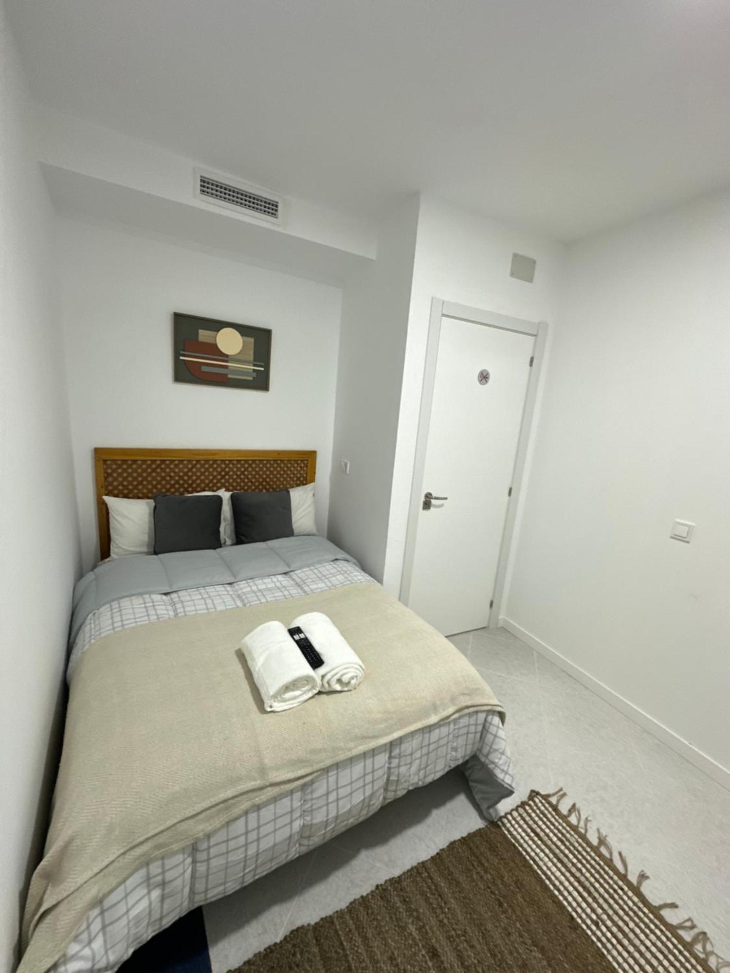 Rooms Mediavilla Madrid Exterior foto